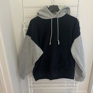 Oversized hoodie from urban outfitters. No tags but like new.